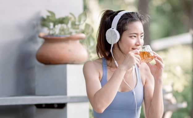 woman drinking tea