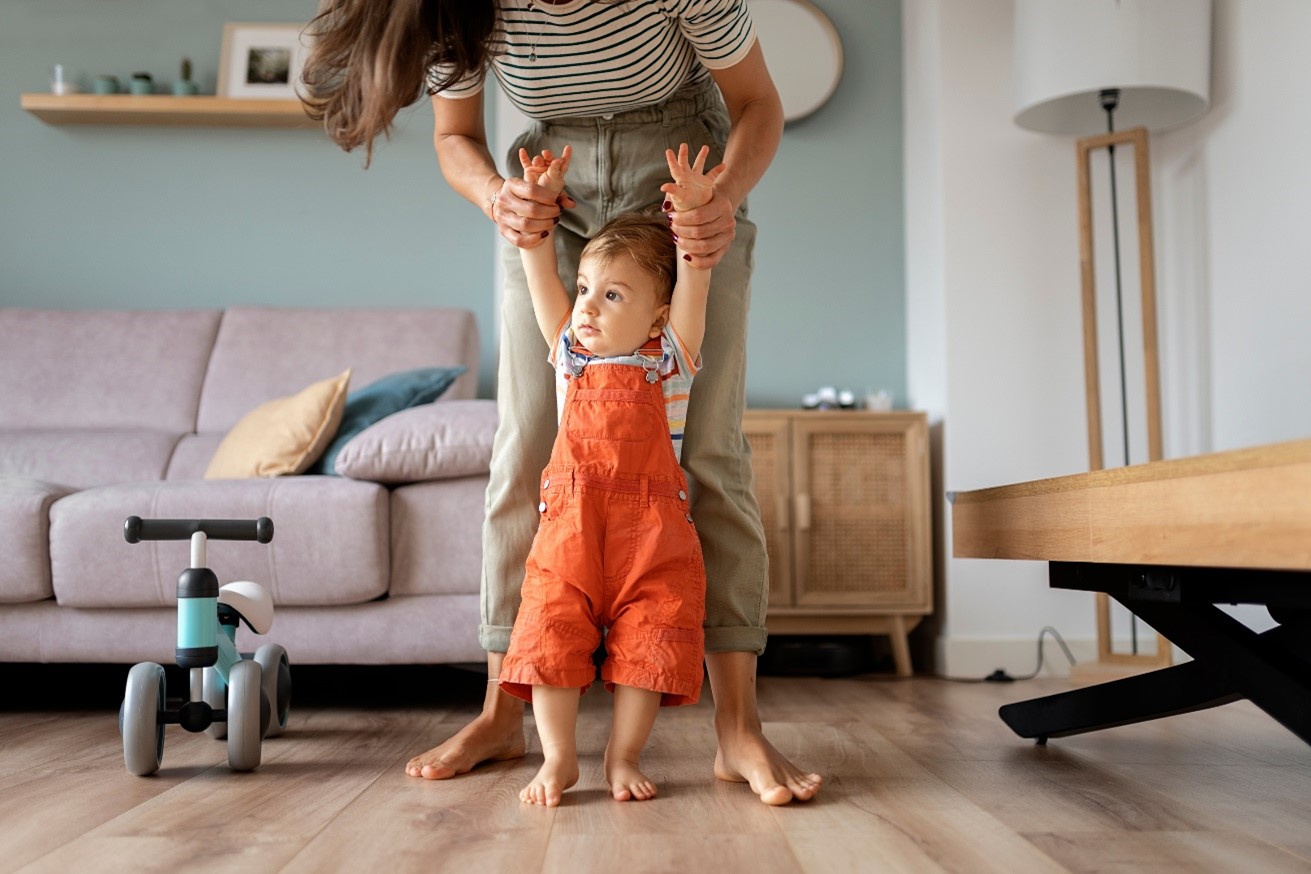 mom and child